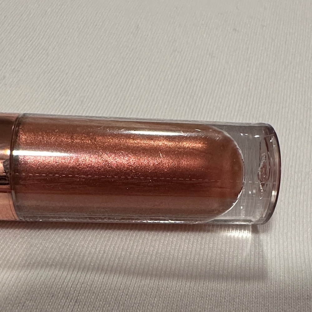 3/$15 🌸 Revolution Dual-Ended Double Up Liquid Shadow - Infatuated - Picture 4 of 5